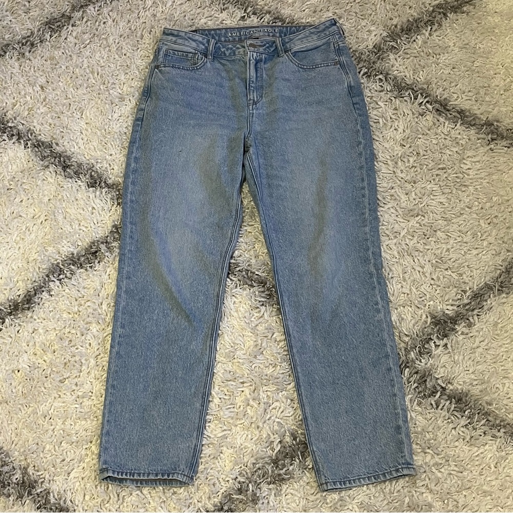 American Eagle Strigid Mom Jean in Blue Breeze